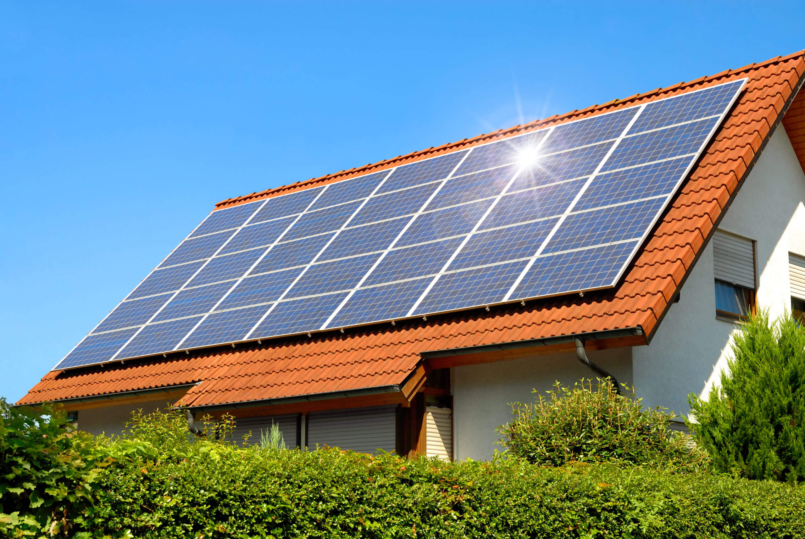 Napelemes panel vagy napelem cserép megoldást válasszunk? - Napelem telepítés specialista - Flamich Péter